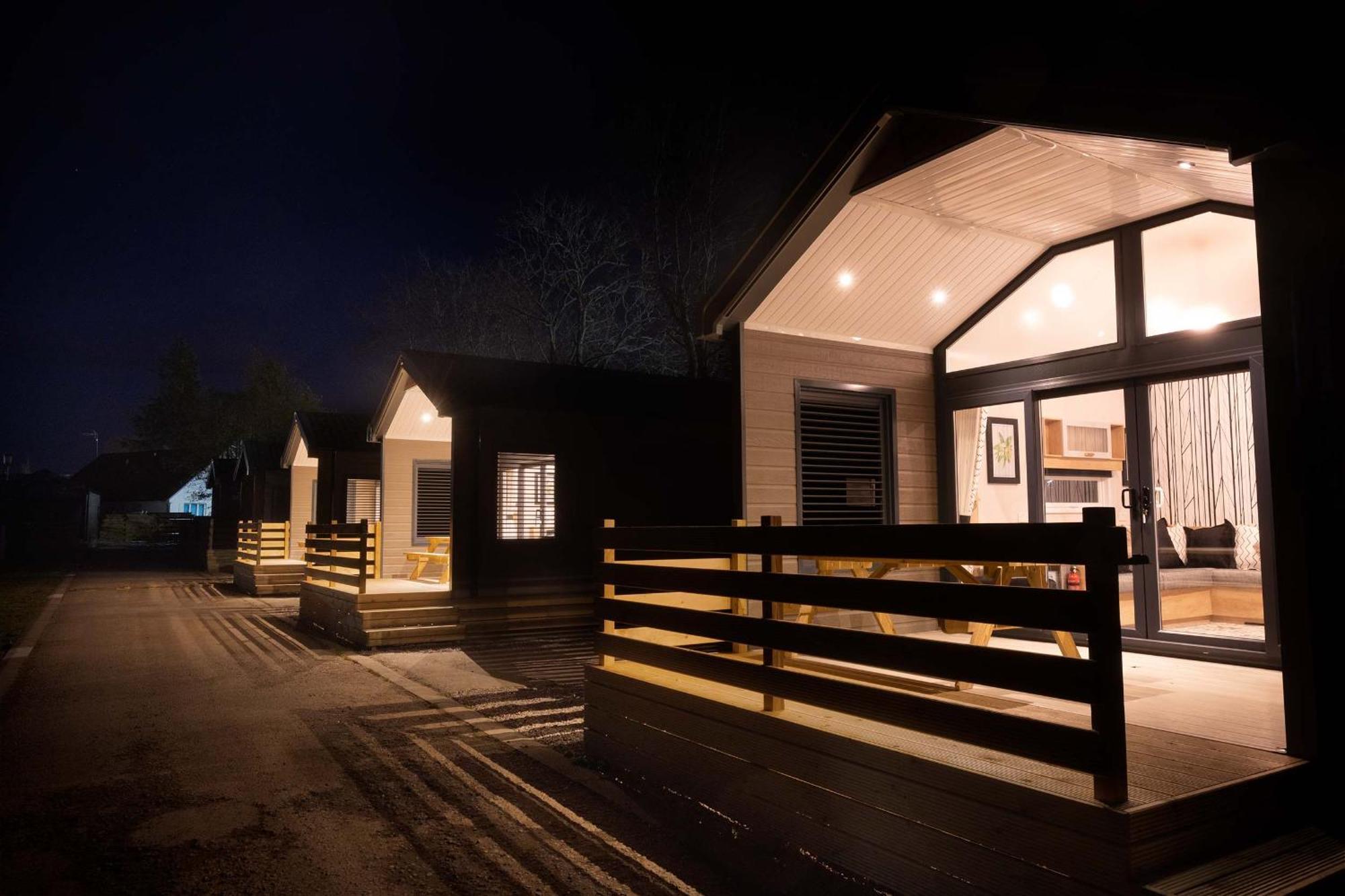 Caledonian Lodges 1 Инвернес Екстериор снимка